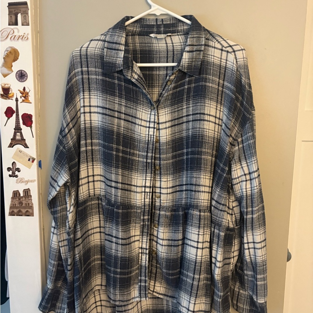 American Eagle Outfitters Navy and White Plaid Shirt
